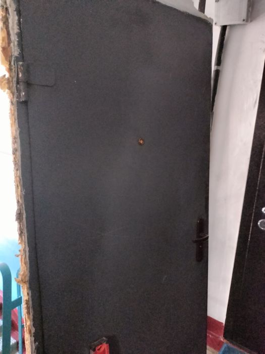 Дверь железная ,