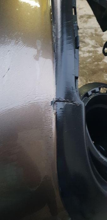 Продам бампер на Субару Трибека