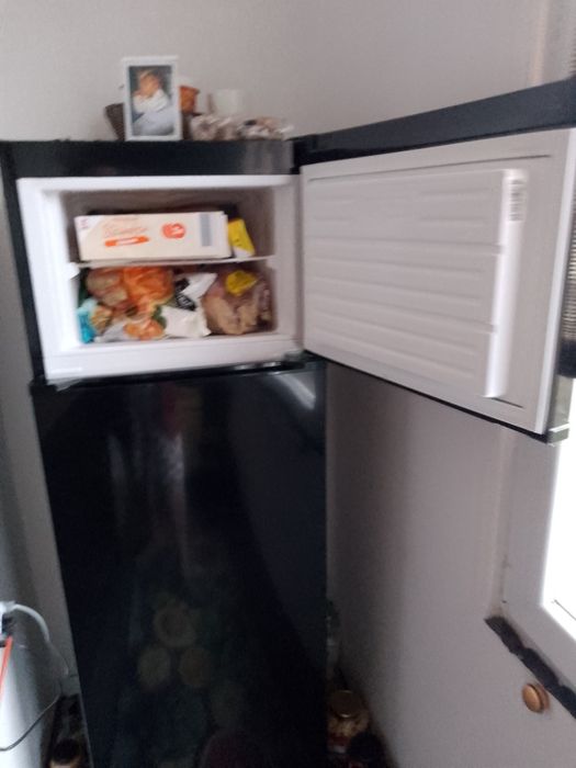 Хладилник с фризер камера