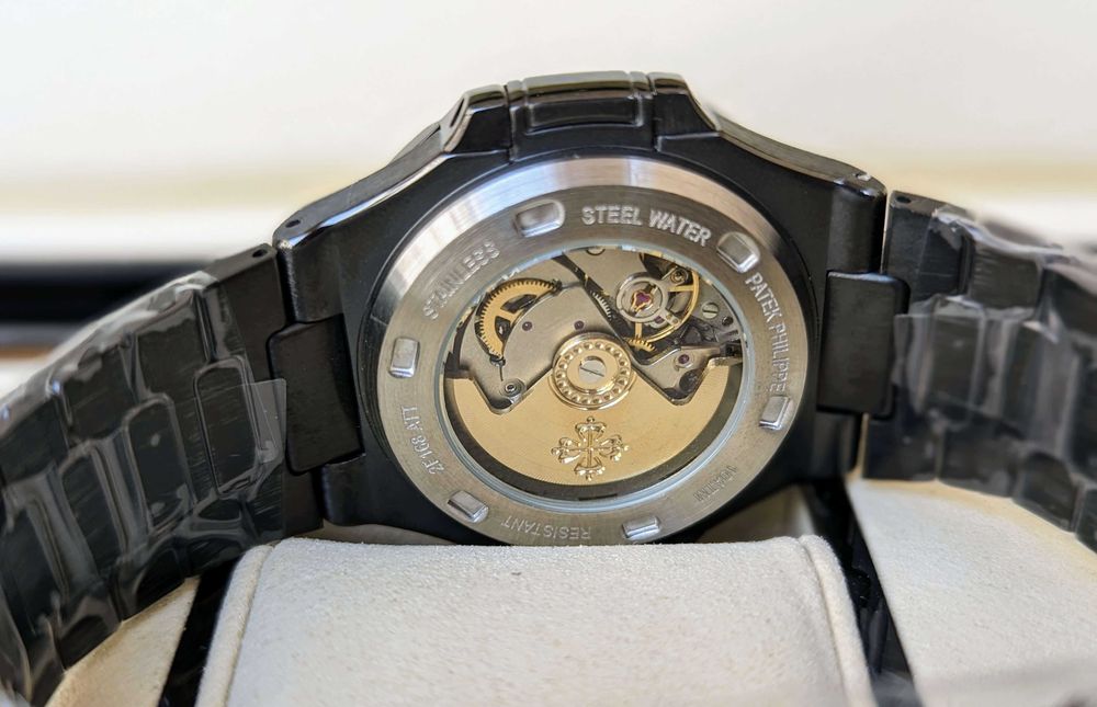 Patek Philippe Nautilus Perpetual Calendar с автоматичен механизъм