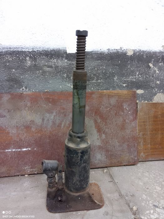 Домкрат гидравлический