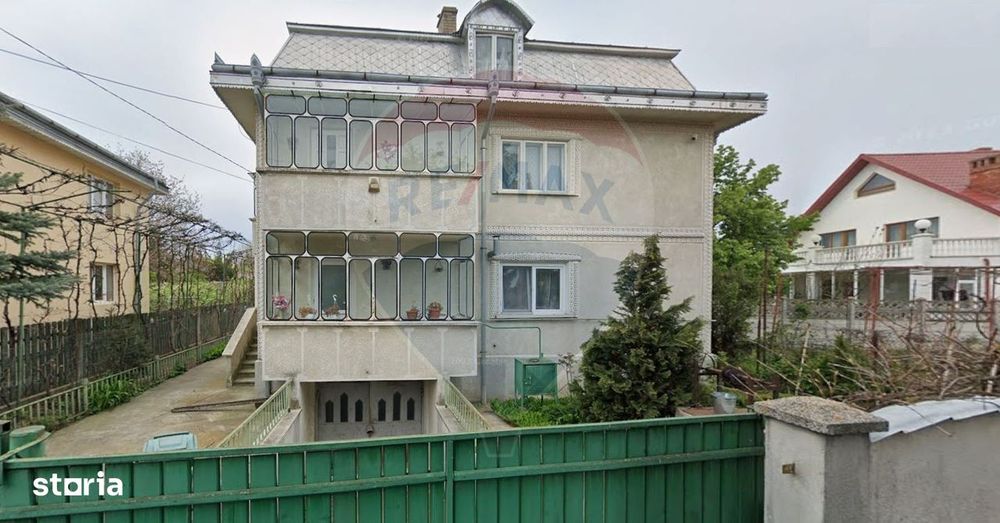 Vila cu 7 camere de vanzare in zona Centrala Aleea Grivitei Roman