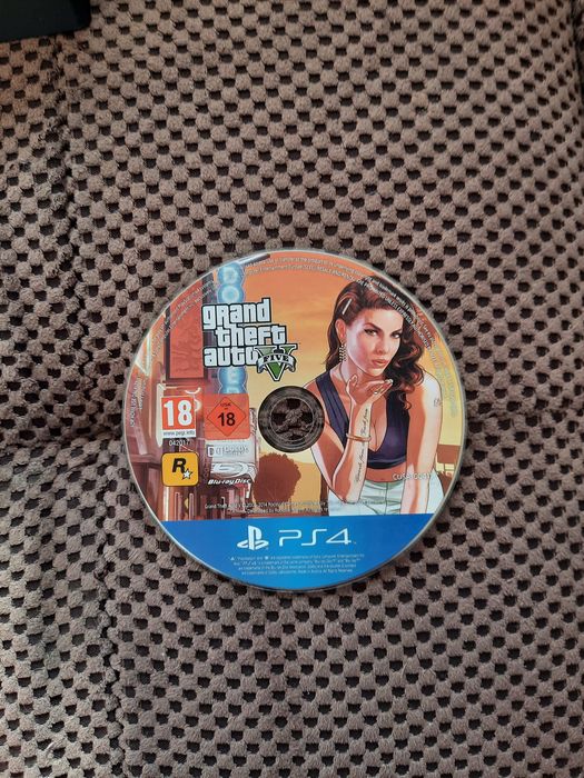 PS4+CD gta5 și firele acestuia
