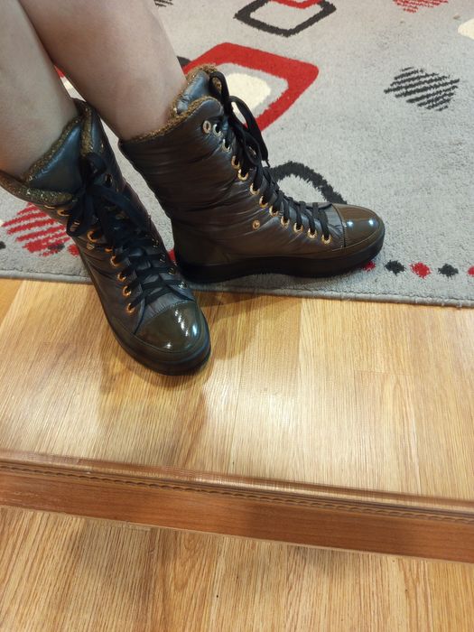 Срочно.Продам ботинки,зима и куртку