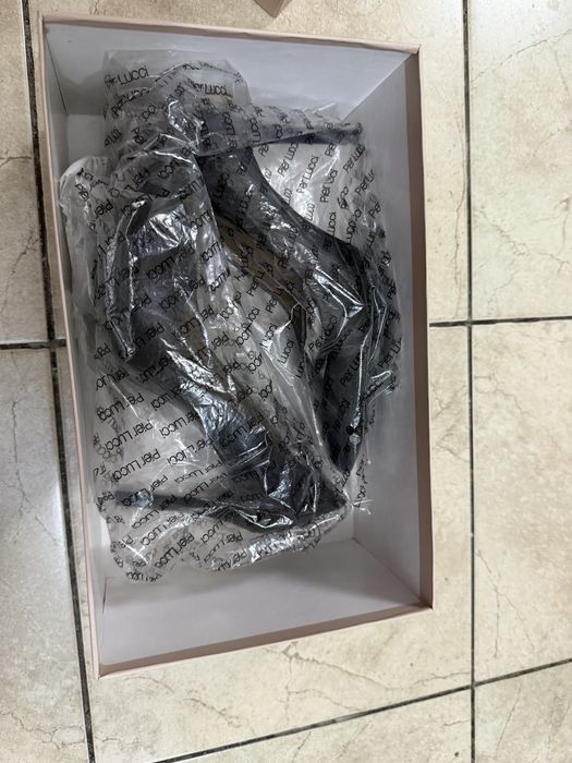 Продам женские туфли
