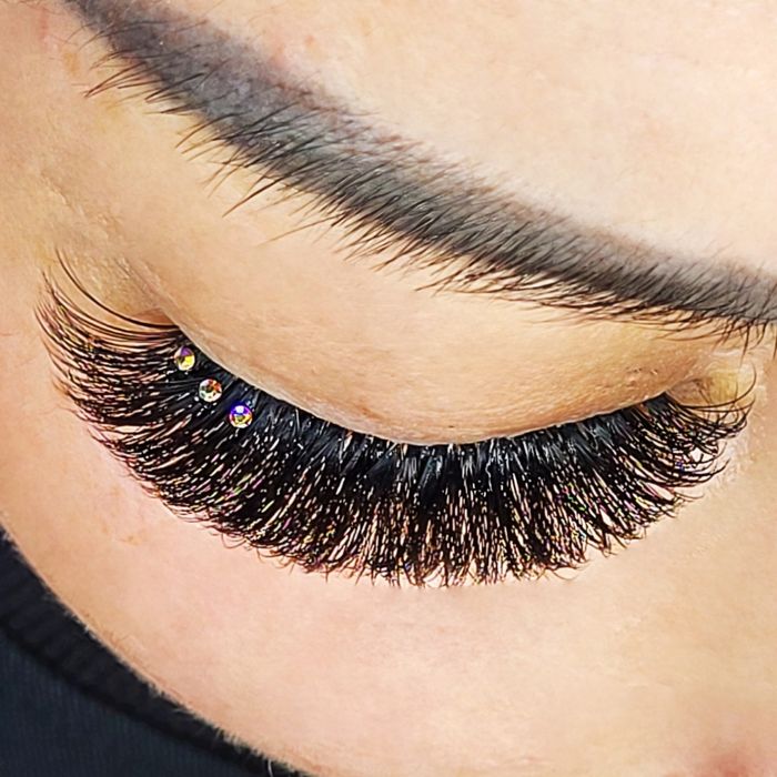 Объёмное наращивание от 2 до 20d. 1- 1,5 часа. Без патчей.Стаж 10 лет.