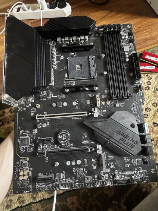 Материнская плата MSI MPG B550 GAMING PLUS