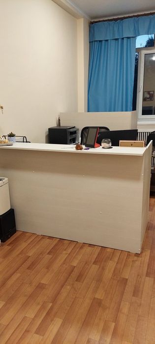Продам стол-ресепшн и стол с боковыми стенками х