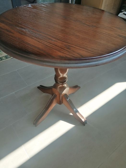 Măsuță rotundă lemn masiv