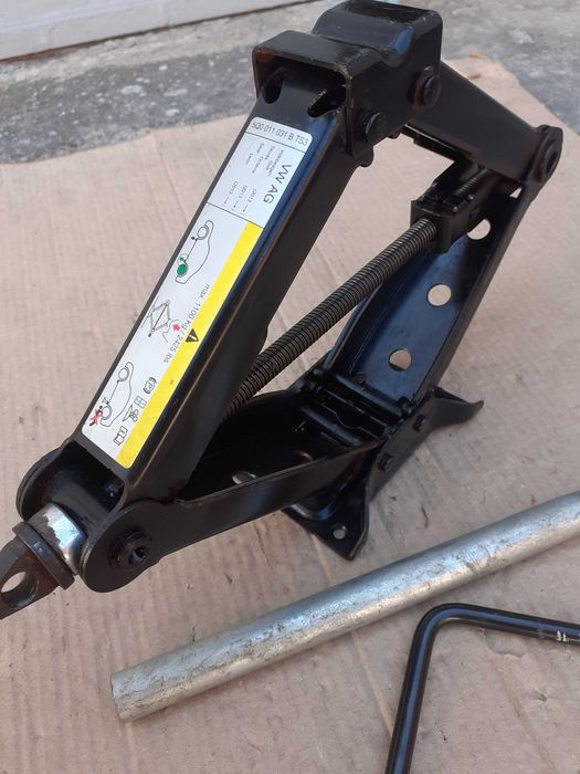 Cric,cheie de roti VW Golf, Touran  SKODA Octavia,Rapid,AUDI A3,SEAT