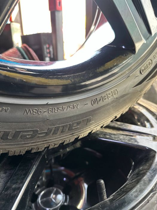 Сотилади R19 mercedes оригинал диска шиналари билан