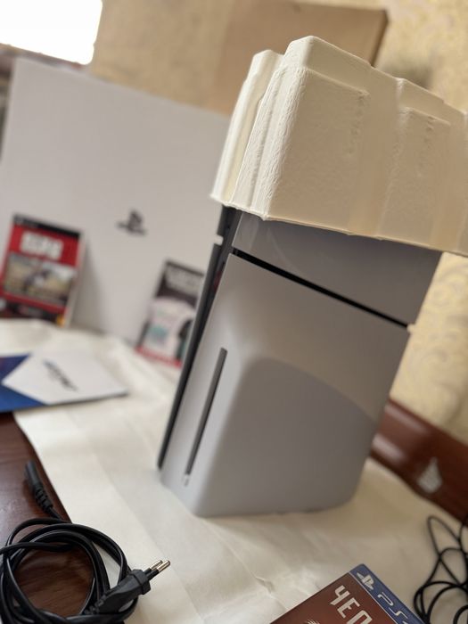 Продам новый Playstation 5 slim box 1tb