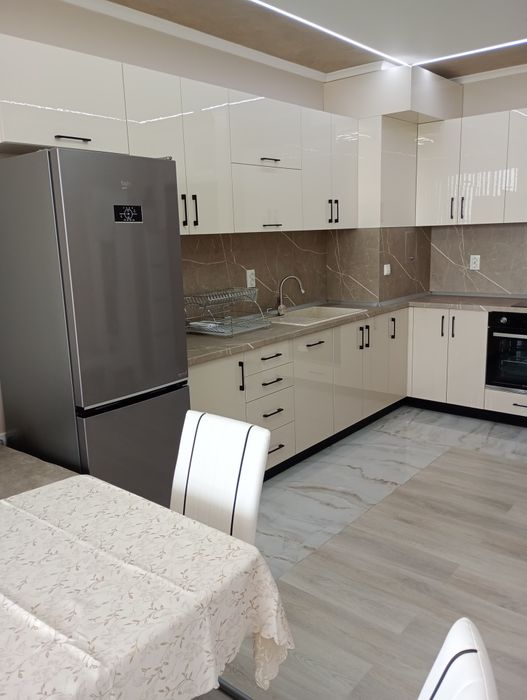 Дава се под наем Тристаен апартамент в Бургас, Изгрев - 85 кв.м за 816 € - Снимка #10