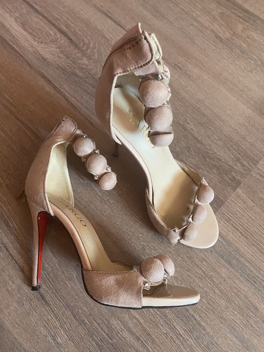 продам новые босоножки