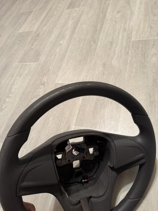 Продам руль на кобальт