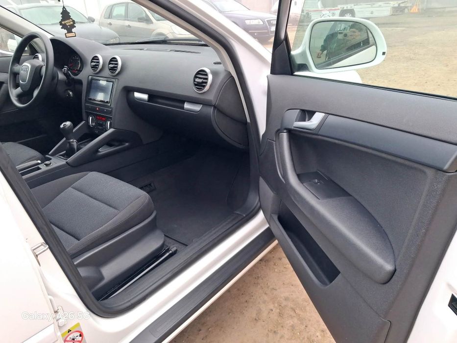 Audi A3 1.6 Mpi  Benzina An 2010 navigatie 
Motor 1.6 MPi (Benzina cel