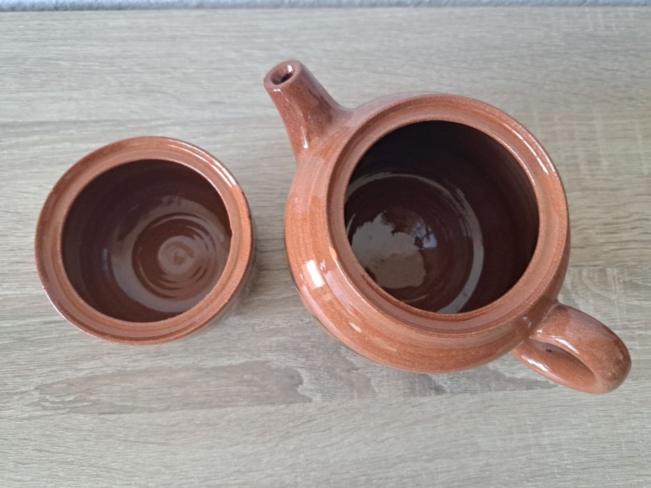 Керамичен чайник и захарница
