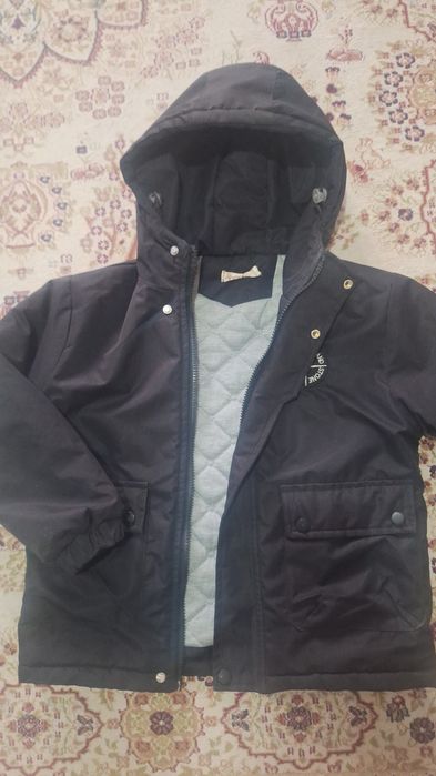 Продам ветровки и обувь для мальчика