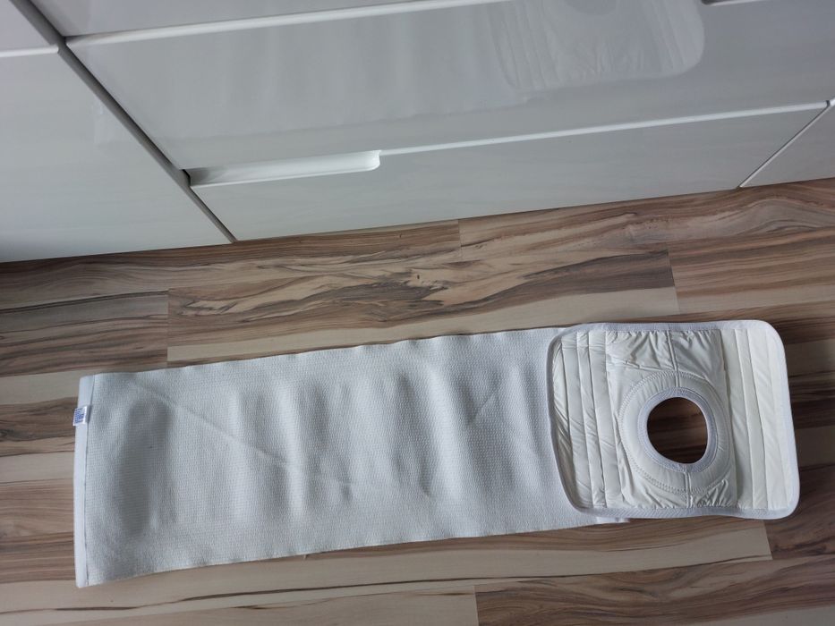 Медицински стягащ колан за стома