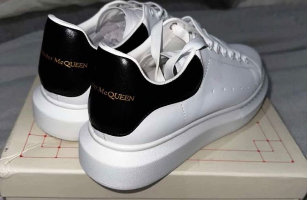 Vand Adidasi Alexander McQueen de barbati marimea 40 41 42
