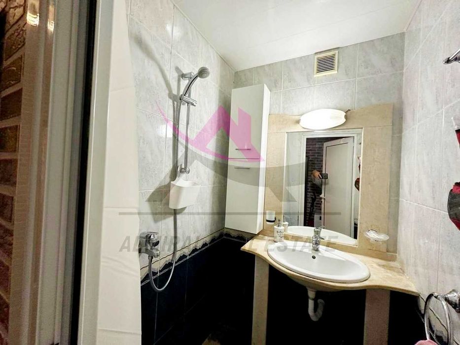 Дава се под наем Двустаен апартамент в Варна, Цветен квартал - 60 кв.м за 550 € - Снимка #4