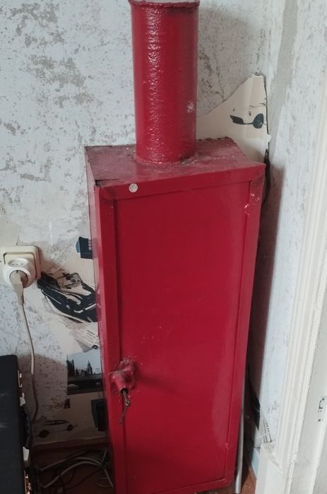 Металлический сейф