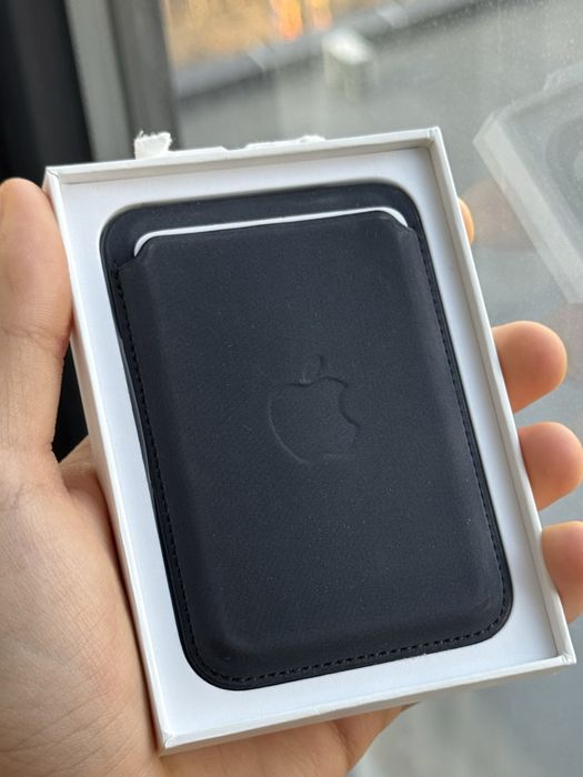 iPhone FineWoven Wallet MagSafe