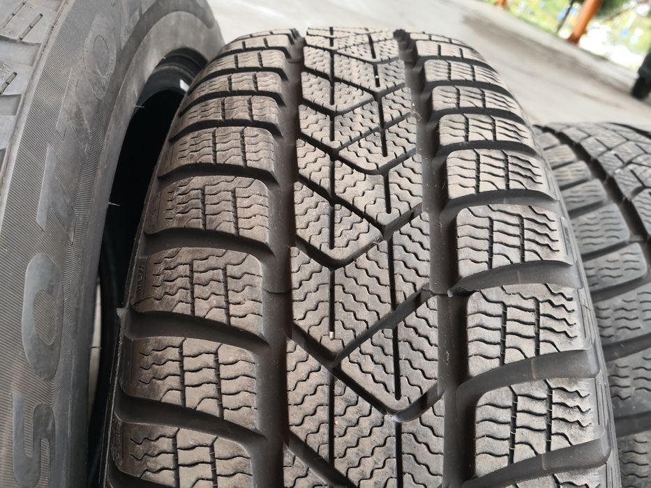 205 60 17 цола гуми Pirelli dot 22 4 броя