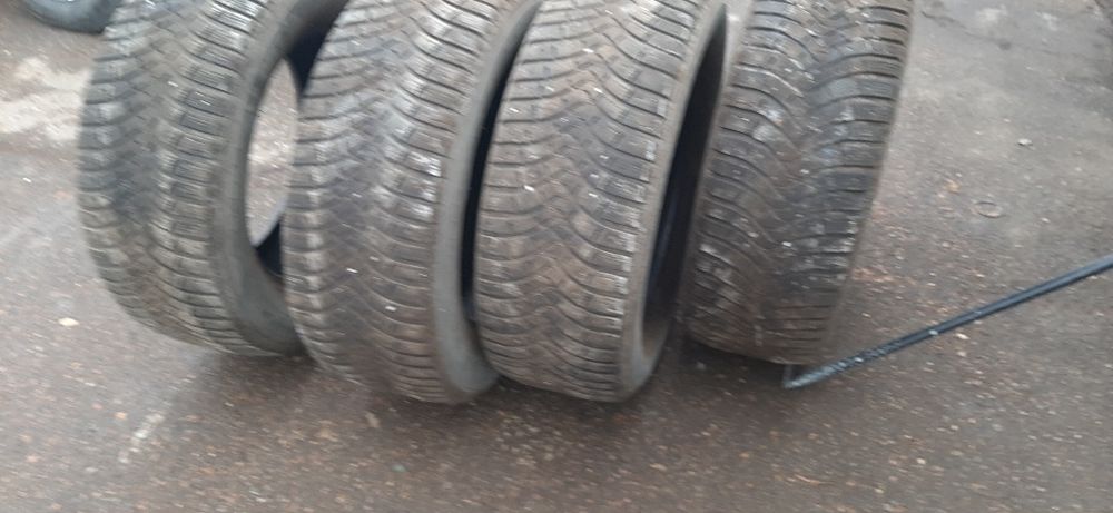 Продам комплект зимних шин.