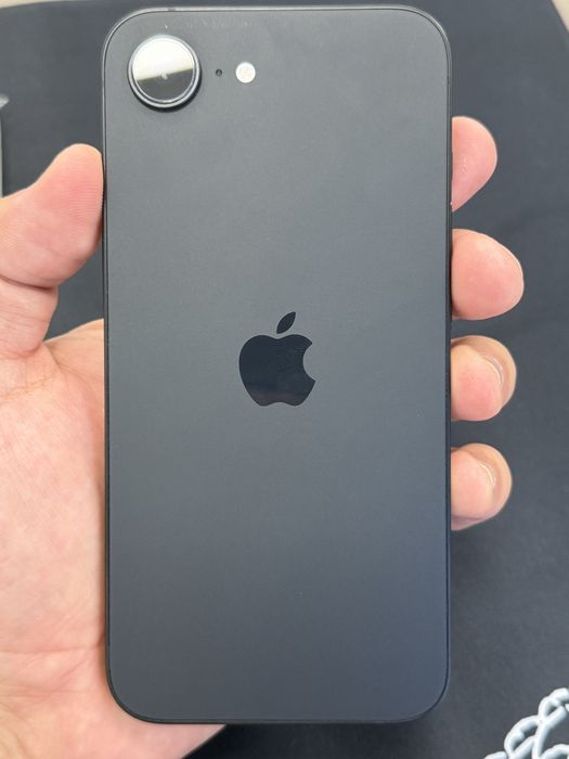 Продам Iphone 16e 128gb