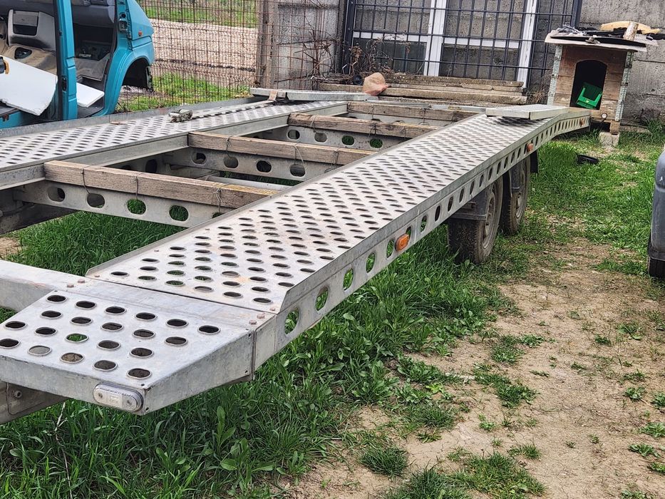 Vând remorcă auto Wapp două poziții lungime 9 metri  totul funcționabil