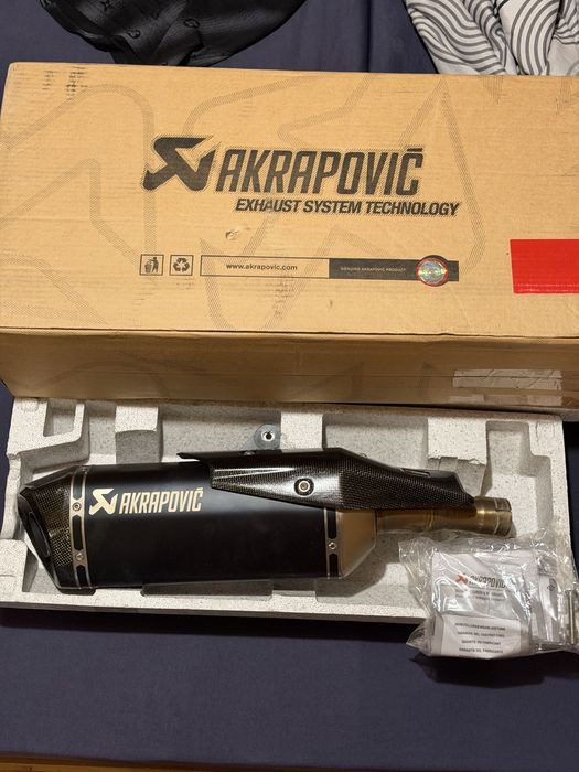 Carbon Akrapovic