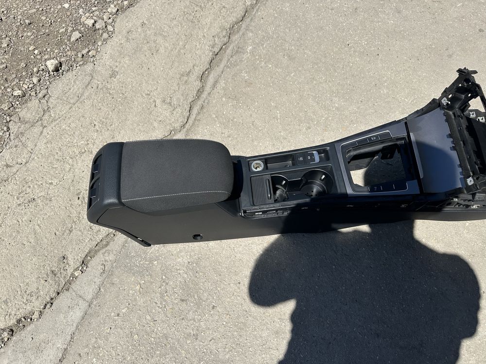 Централна конзола+подлакътник+пепелник за VW Golf 7 / Голф 7 гр. Варна ...
