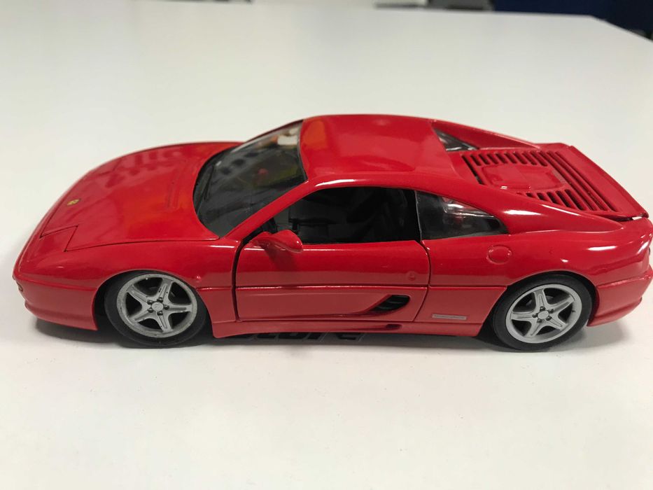 Метални колекционерски колички DODGE VIPER & FERRARI F355 1:24