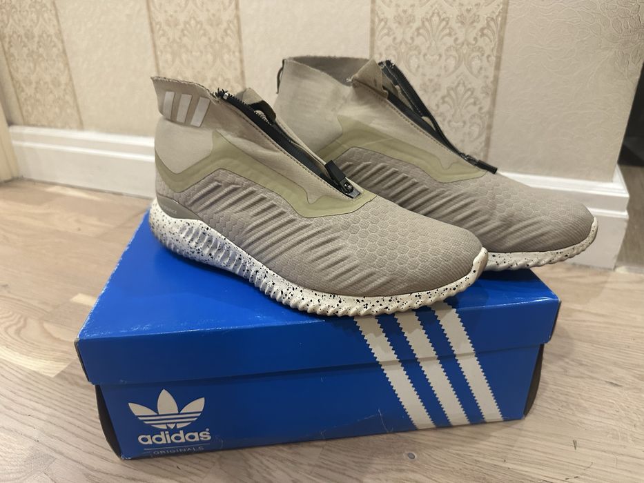 Кроссовки adidas
