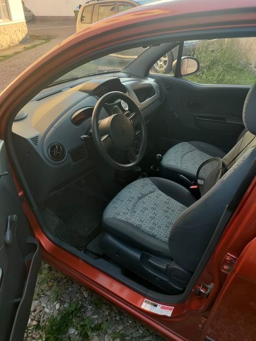 Vând Chevrolet Spark