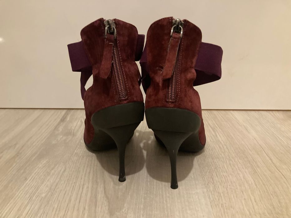 Елегантни обувки от естествен велур. Размер 38.