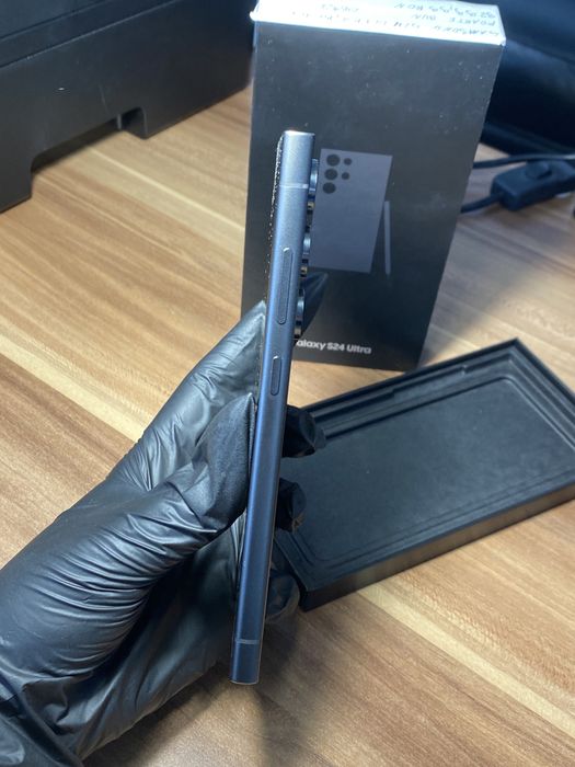 Samsung Galaxy S24 Ultra • 256 GB • Titanium Black