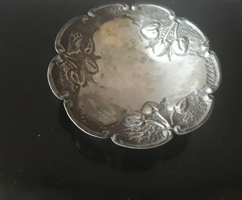 Ръчно изработена сребърна бонбониера