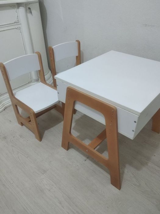 Продаётся игровой столик с двумя стульчики для детей