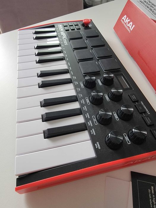 Claviatura / Controller MIDI Akai MPK Mini MK3 – Cutie completă