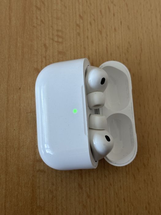 AirPods pro 3.
