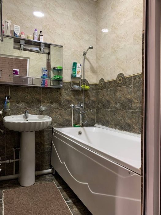 Продается 3 комн квартира, 80 кв м, первый этаж, ремонт, Чирчик