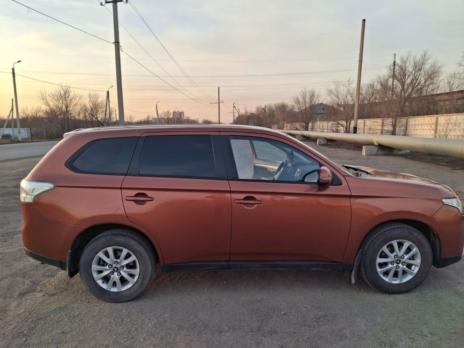 продам Mitsubishi Outlander (2012)