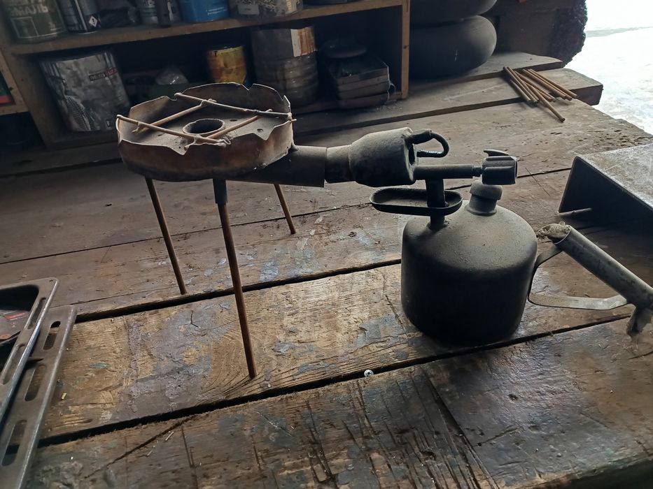 Тренога с лампой пояльной