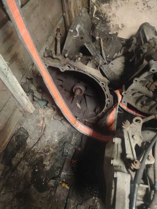 Продам каробку мазда 626 кронос