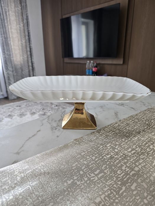 Продам тарелку на ножках