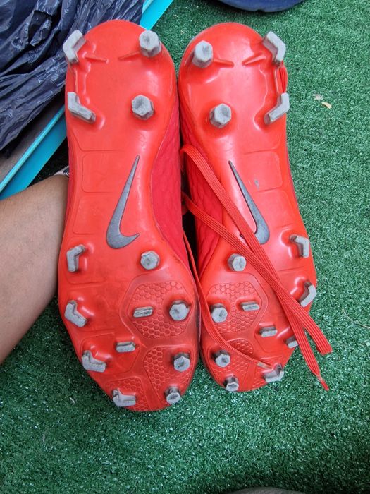 Футболни обувки/стоножки Nike 40 номер и Адидас 36 номер