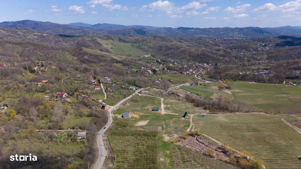 Teren intravilan 1288 mp, acces pietruit, utilități