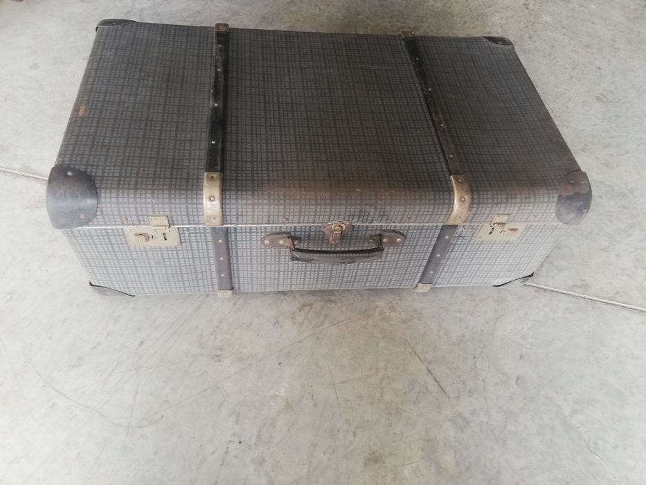 Стари ретро куфари